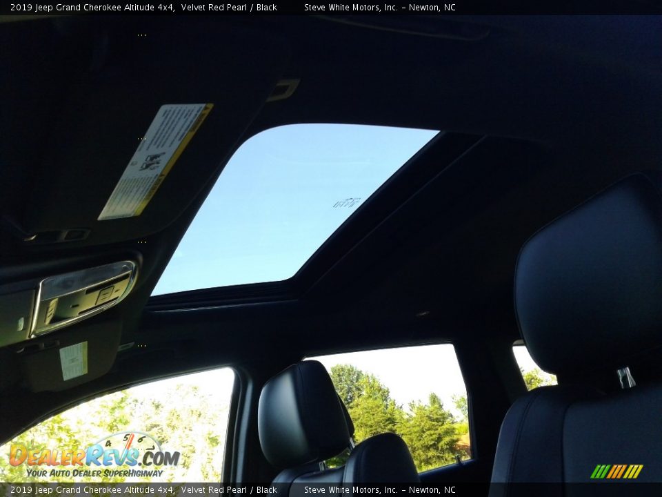2019 Jeep Grand Cherokee Altitude 4x4 Velvet Red Pearl / Black Photo #33