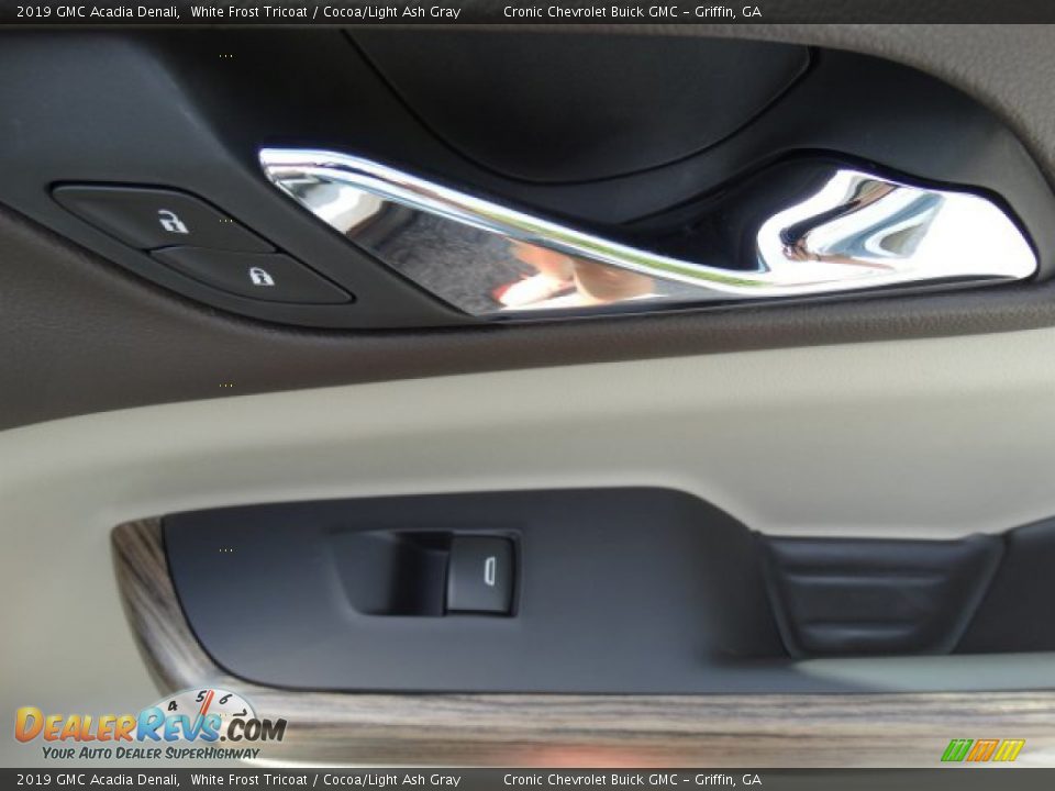 2019 GMC Acadia Denali White Frost Tricoat / Cocoa/Light Ash Gray Photo #31