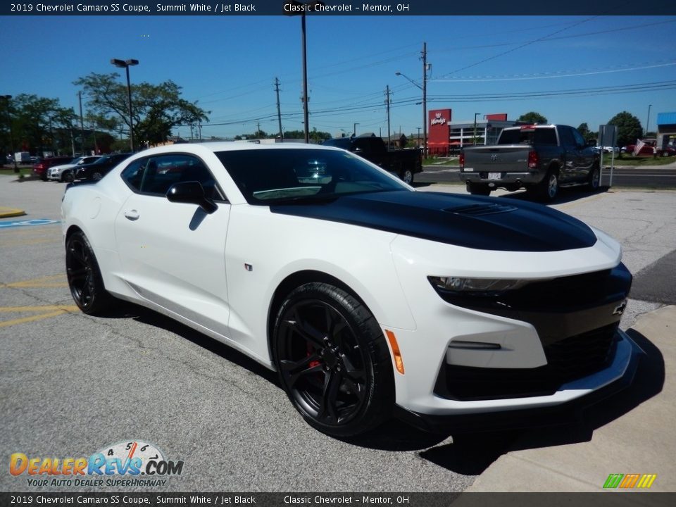 Front 3/4 View of 2019 Chevrolet Camaro SS Coupe Photo #3