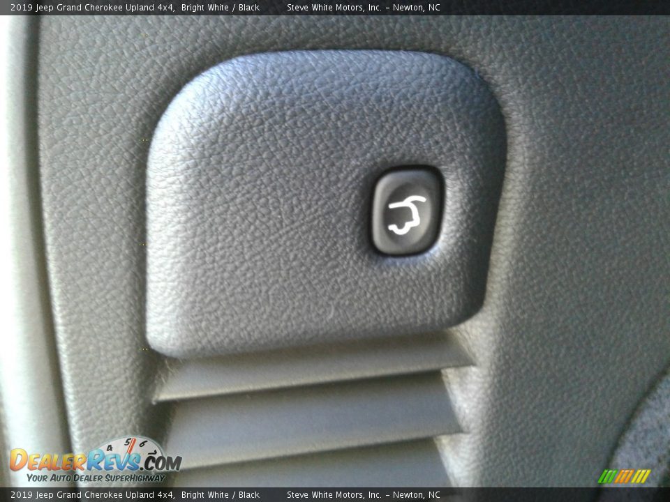 2019 Jeep Grand Cherokee Upland 4x4 Bright White / Black Photo #12