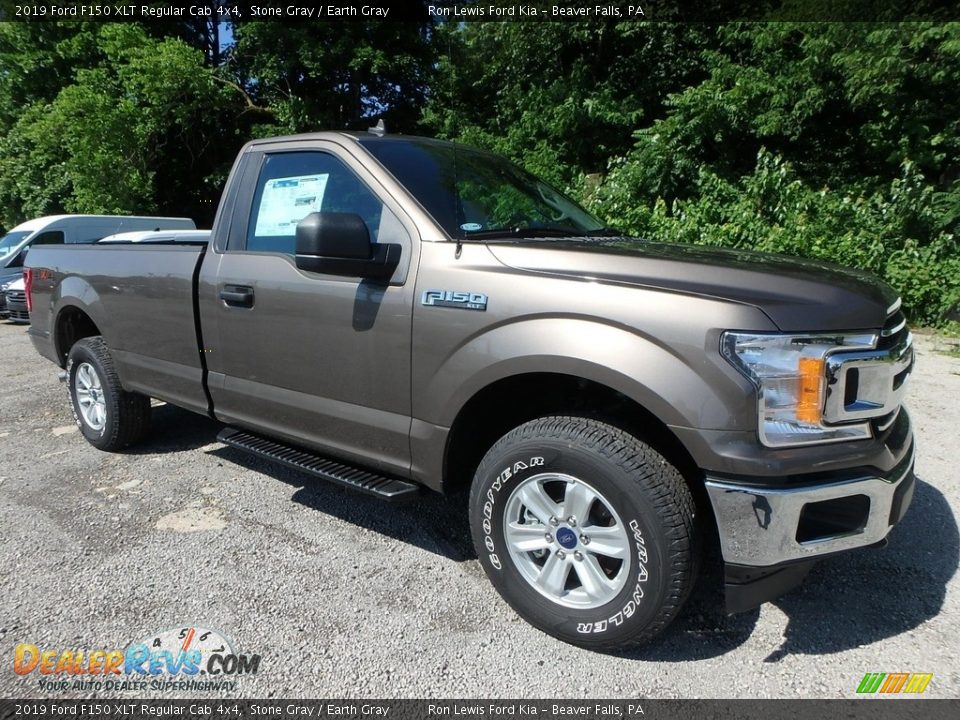 Front 3/4 View of 2019 Ford F150 XLT Regular Cab 4x4 Photo #11