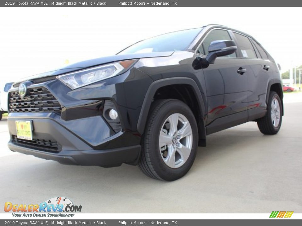 2019 Toyota RAV4 XLE Midnight Black Metallic / Black Photo #4