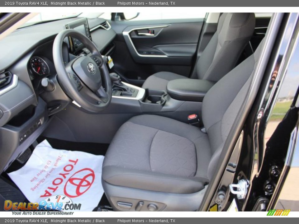 2019 Toyota RAV4 XLE Midnight Black Metallic / Black Photo #10