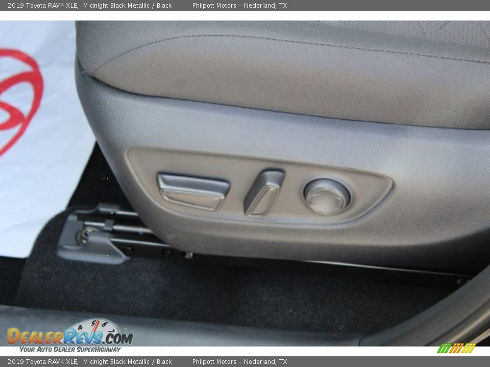 2019 Toyota RAV4 XLE Midnight Black Metallic / Black Photo #11