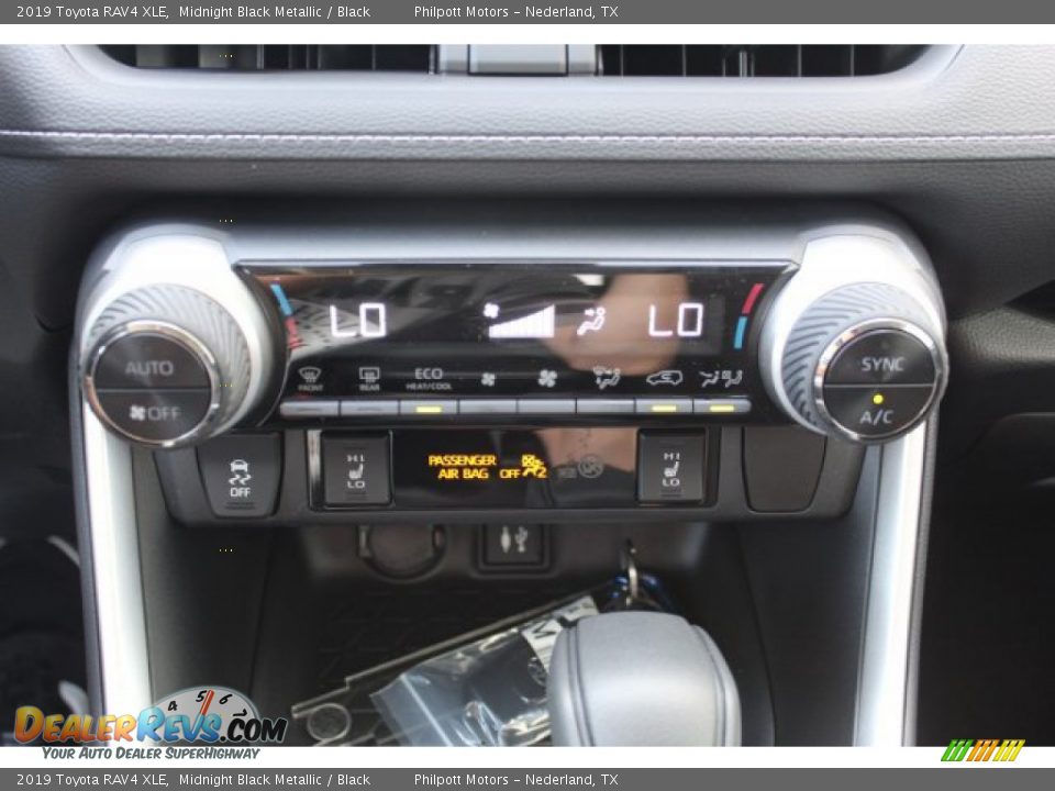 2019 Toyota RAV4 XLE Midnight Black Metallic / Black Photo #16