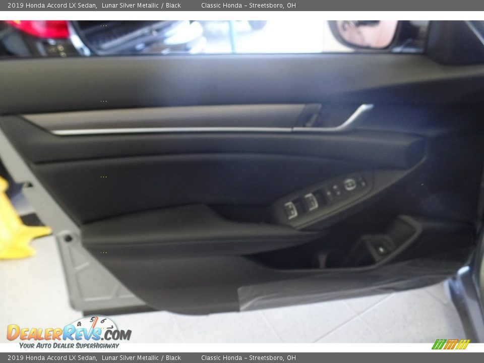 2019 Honda Accord LX Sedan Lunar Silver Metallic / Black Photo #12