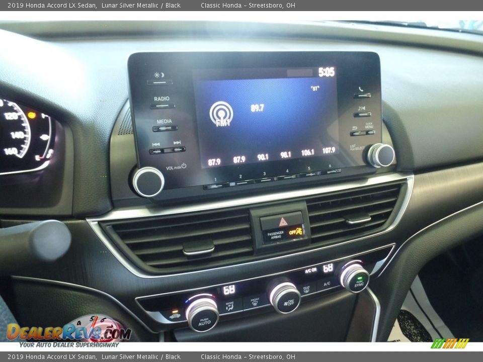 2019 Honda Accord LX Sedan Lunar Silver Metallic / Black Photo #18