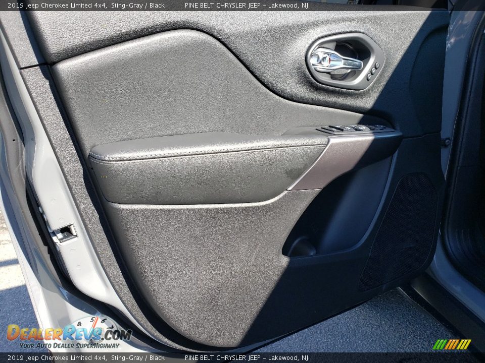 2019 Jeep Cherokee Limited 4x4 Sting-Gray / Black Photo #8