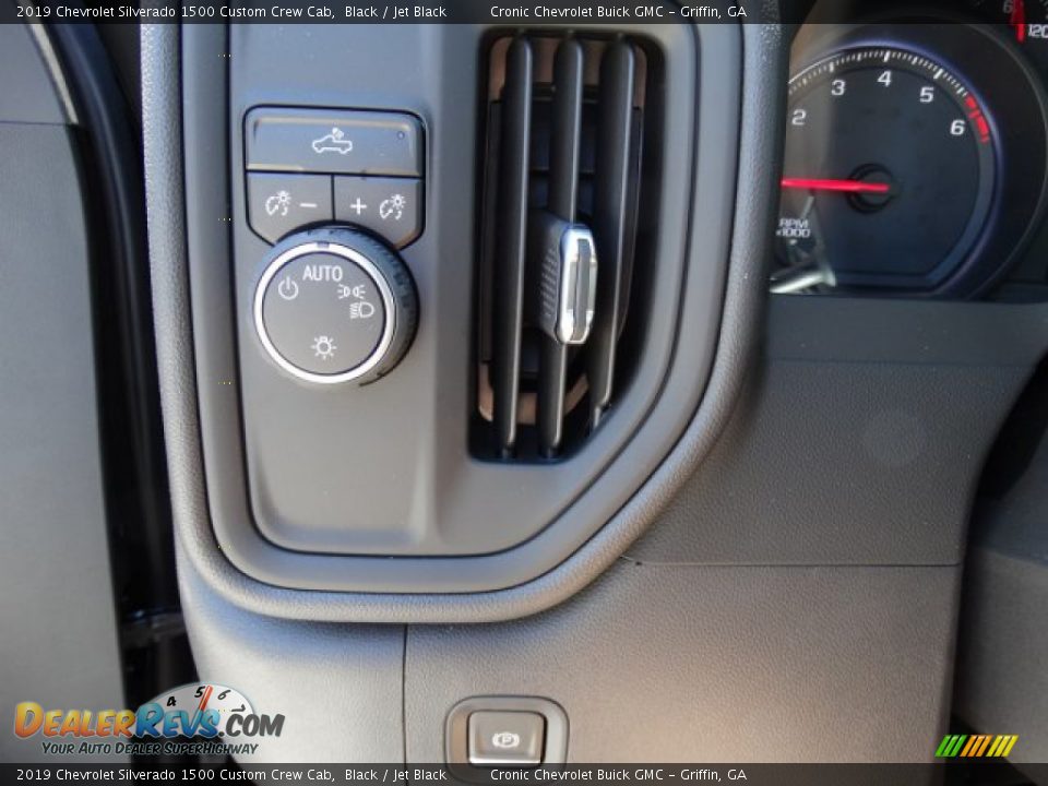 Controls of 2019 Chevrolet Silverado 1500 Custom Crew Cab Photo #16