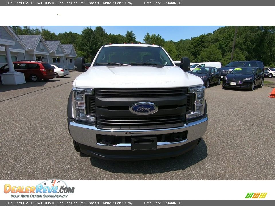 2019 Ford F550 Super Duty XL Regular Cab 4x4 Chassis White / Earth Gray Photo #2