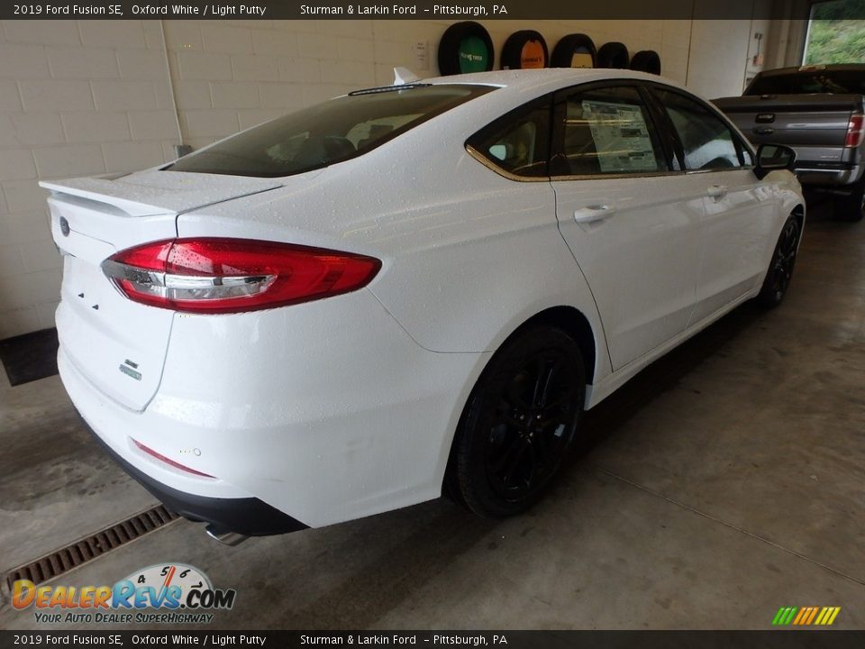 2019 Ford Fusion SE Oxford White / Light Putty Photo #2
