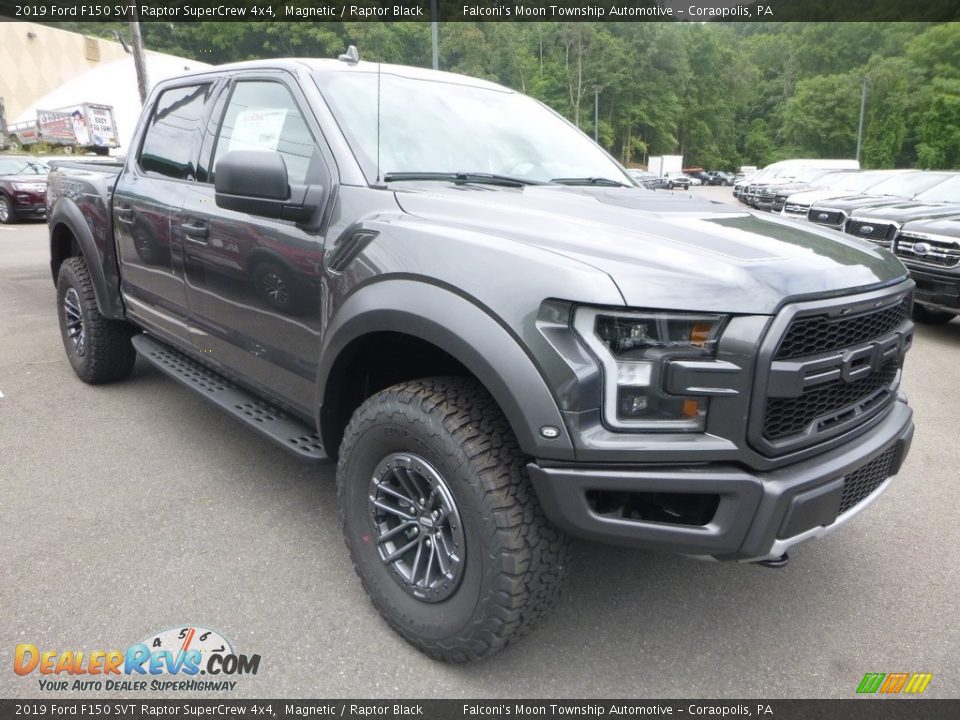 Front 3/4 View of 2019 Ford F150 SVT Raptor SuperCrew 4x4 Photo #3