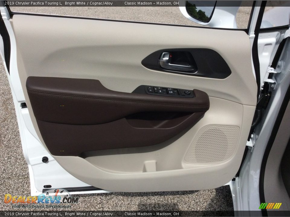 2019 Chrysler Pacifica Touring L Bright White / Cognac/Alloy Photo #8