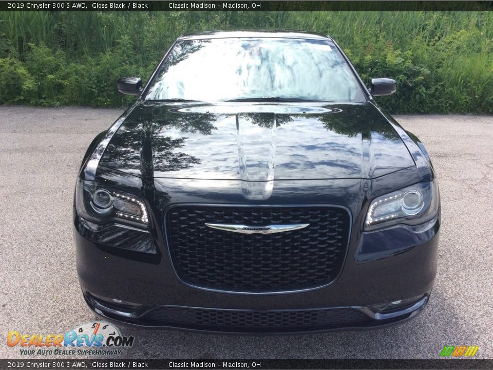 2019 Chrysler 300 S AWD Gloss Black / Black Photo #2