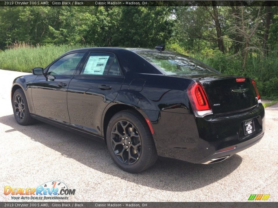 2019 Chrysler 300 S AWD Gloss Black / Black Photo #4