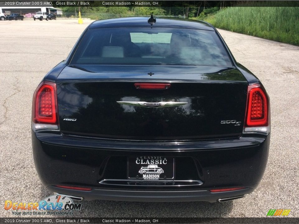 2019 Chrysler 300 S AWD Gloss Black / Black Photo #5