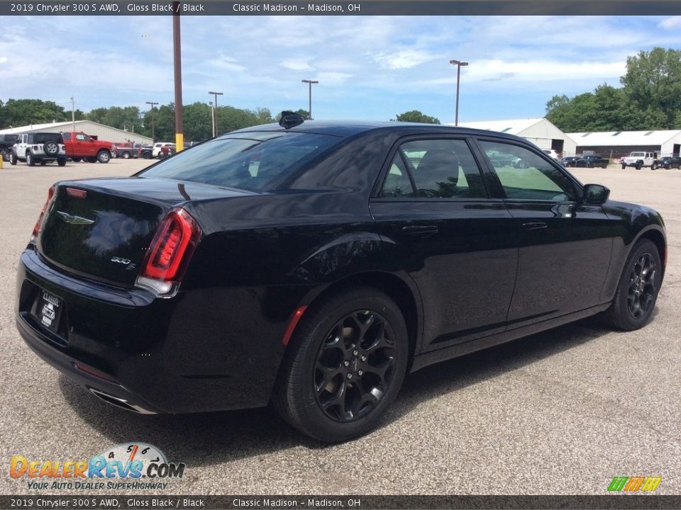 2019 Chrysler 300 S AWD Gloss Black / Black Photo #6