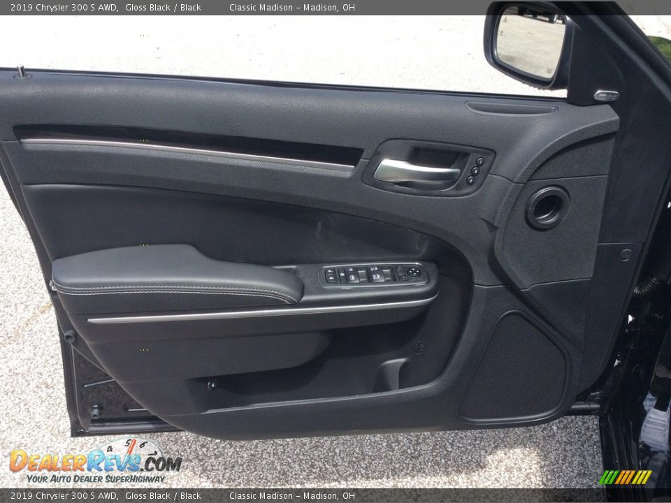 Door Panel of 2019 Chrysler 300 S AWD Photo #8