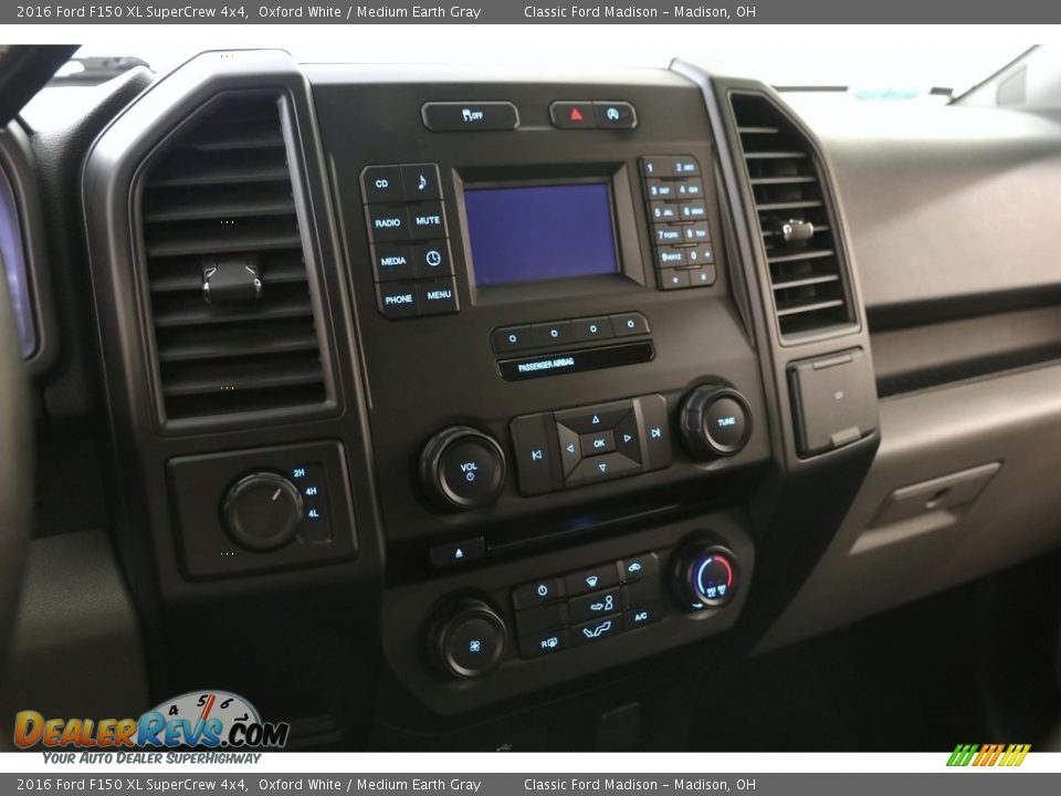 2016 Ford F150 XL SuperCrew 4x4 Oxford White / Medium Earth Gray Photo #9
