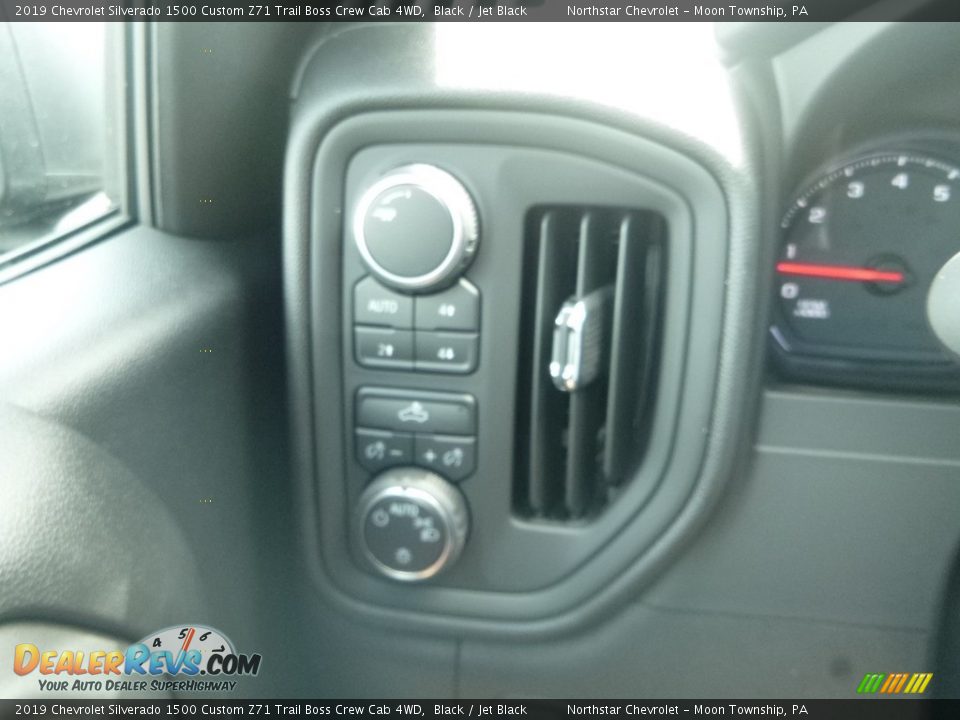2019 Chevrolet Silverado 1500 Custom Z71 Trail Boss Crew Cab 4WD Black / Jet Black Photo #20