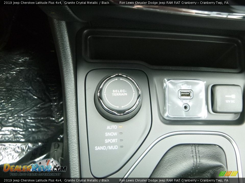 2019 Jeep Cherokee Latitude Plus 4x4 Granite Crystal Metallic / Black Photo #20