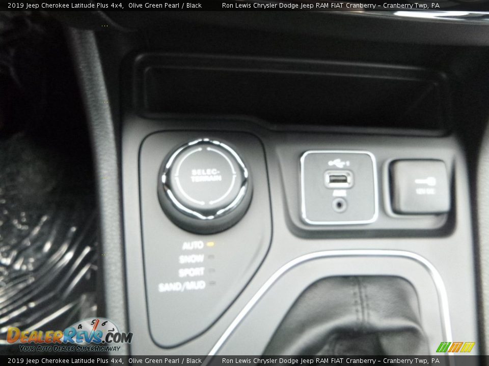 2019 Jeep Cherokee Latitude Plus 4x4 Olive Green Pearl / Black Photo #20