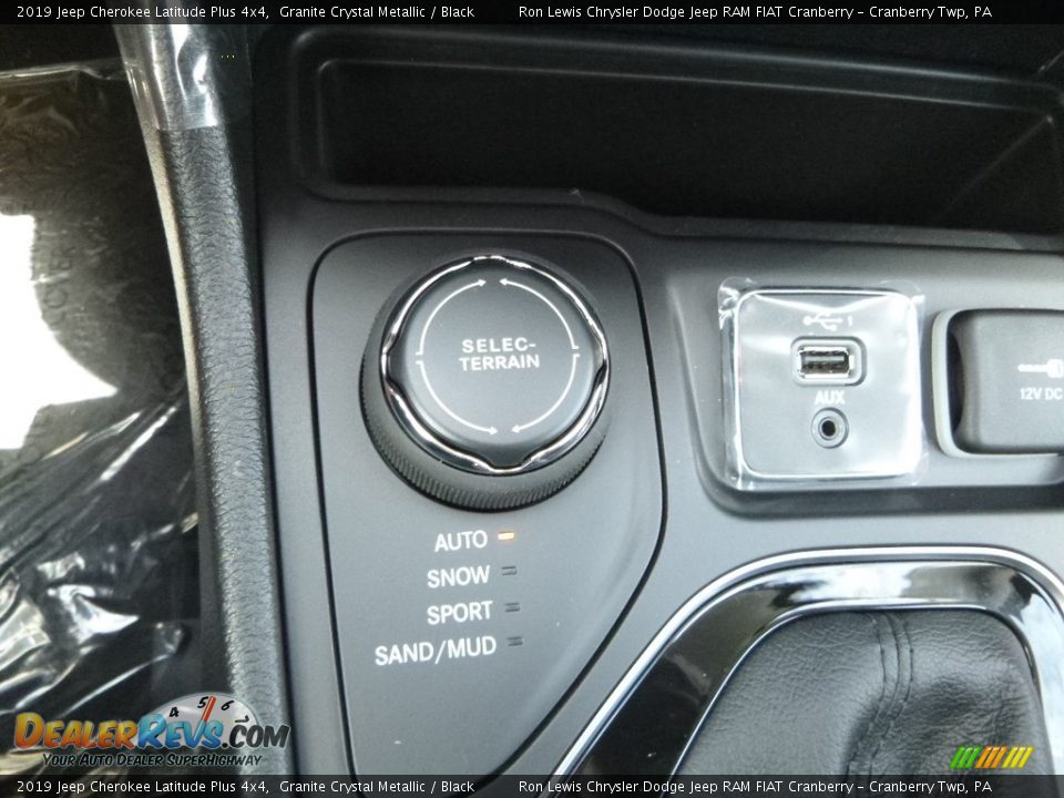 2019 Jeep Cherokee Latitude Plus 4x4 Granite Crystal Metallic / Black Photo #20