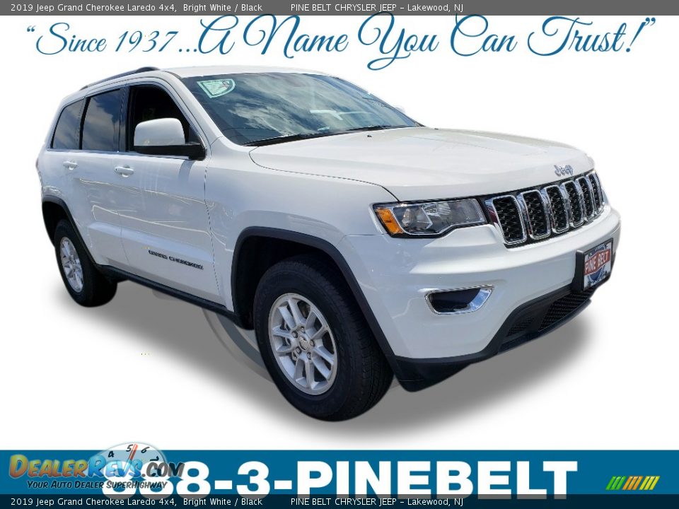 2019 Jeep Grand Cherokee Laredo 4x4 Bright White / Black Photo #1