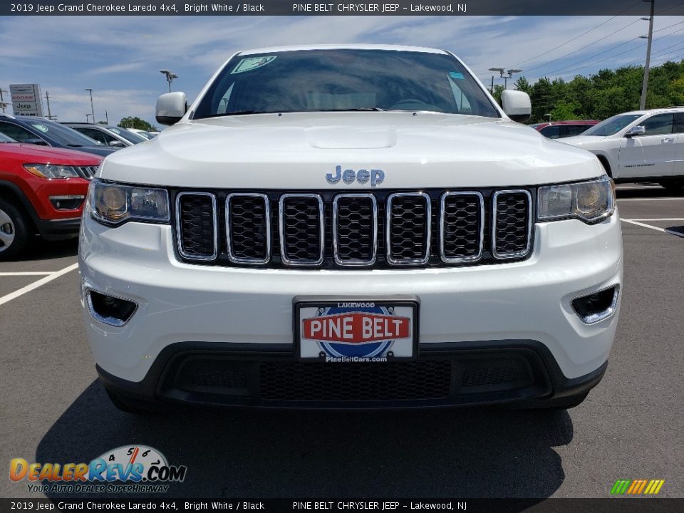 2019 Jeep Grand Cherokee Laredo 4x4 Bright White / Black Photo #2
