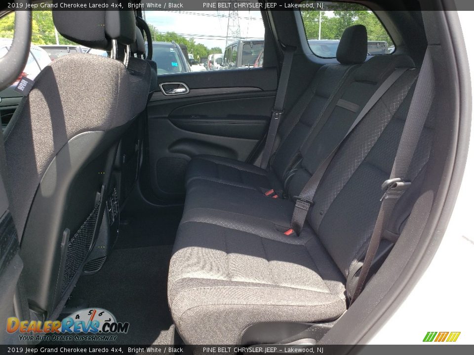 2019 Jeep Grand Cherokee Laredo 4x4 Bright White / Black Photo #6