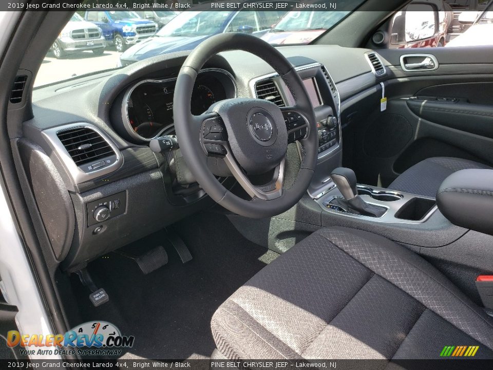 2019 Jeep Grand Cherokee Laredo 4x4 Bright White / Black Photo #7