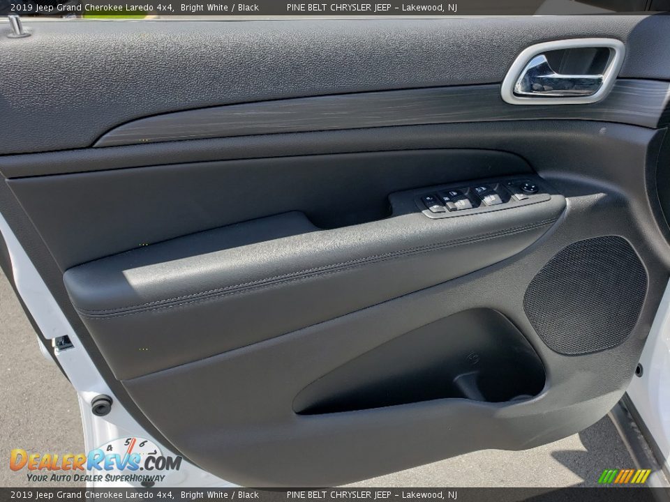 2019 Jeep Grand Cherokee Laredo 4x4 Bright White / Black Photo #8
