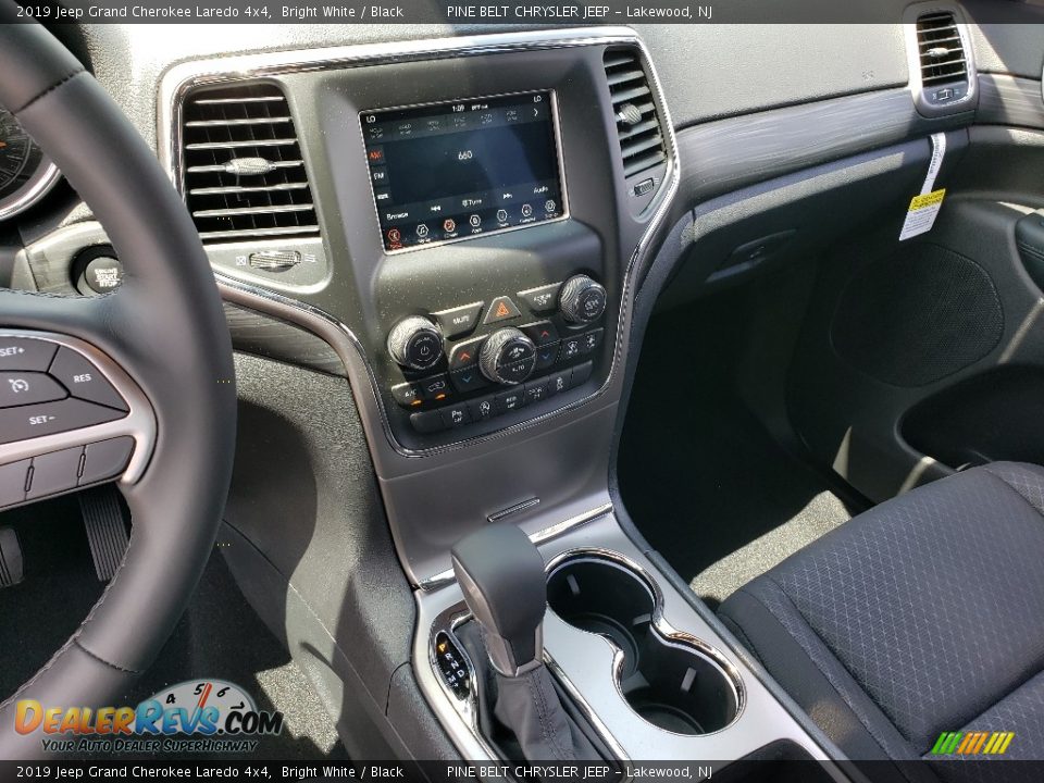 2019 Jeep Grand Cherokee Laredo 4x4 Bright White / Black Photo #10