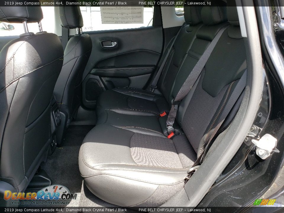 2019 Jeep Compass Latitude 4x4 Diamond Black Crystal Pearl / Black Photo #6
