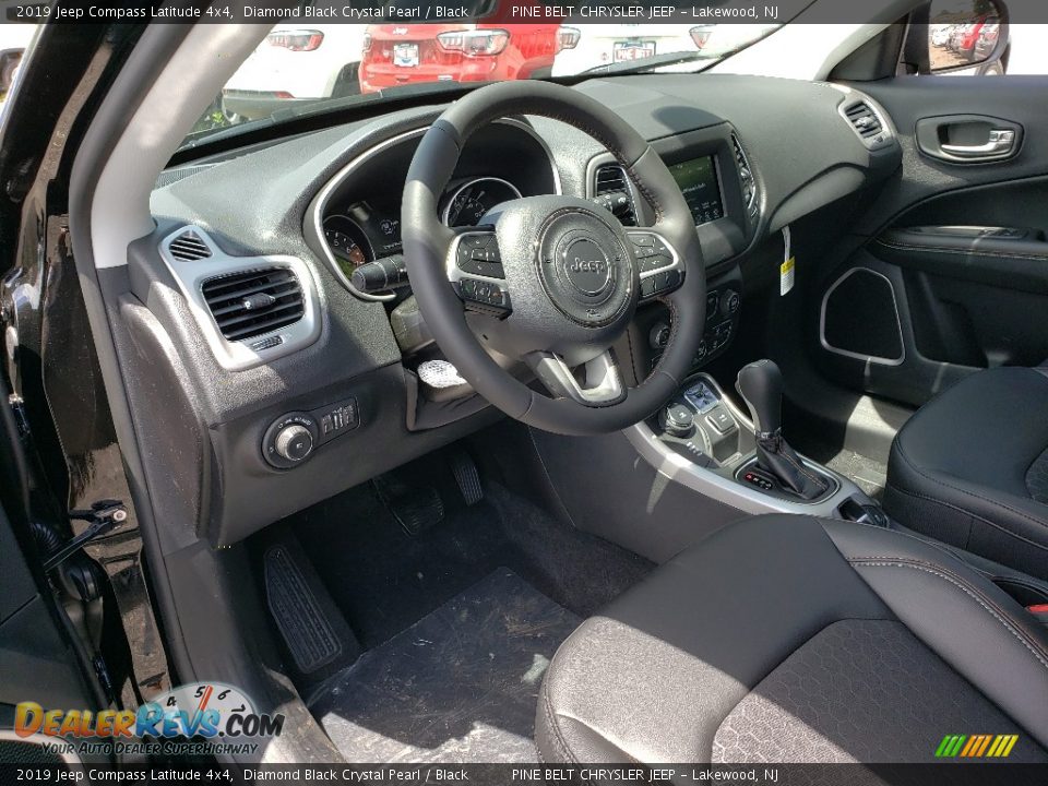 2019 Jeep Compass Latitude 4x4 Diamond Black Crystal Pearl / Black Photo #7