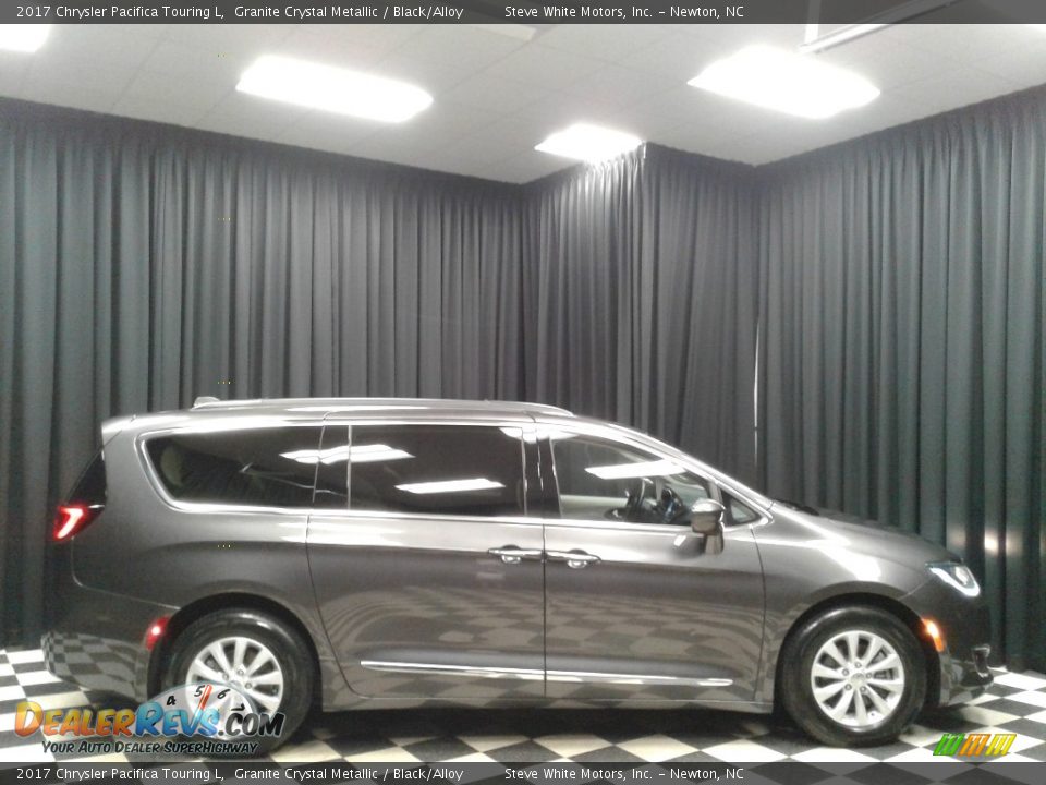 2017 Chrysler Pacifica Touring L Granite Crystal Metallic / Black/Alloy Photo #5