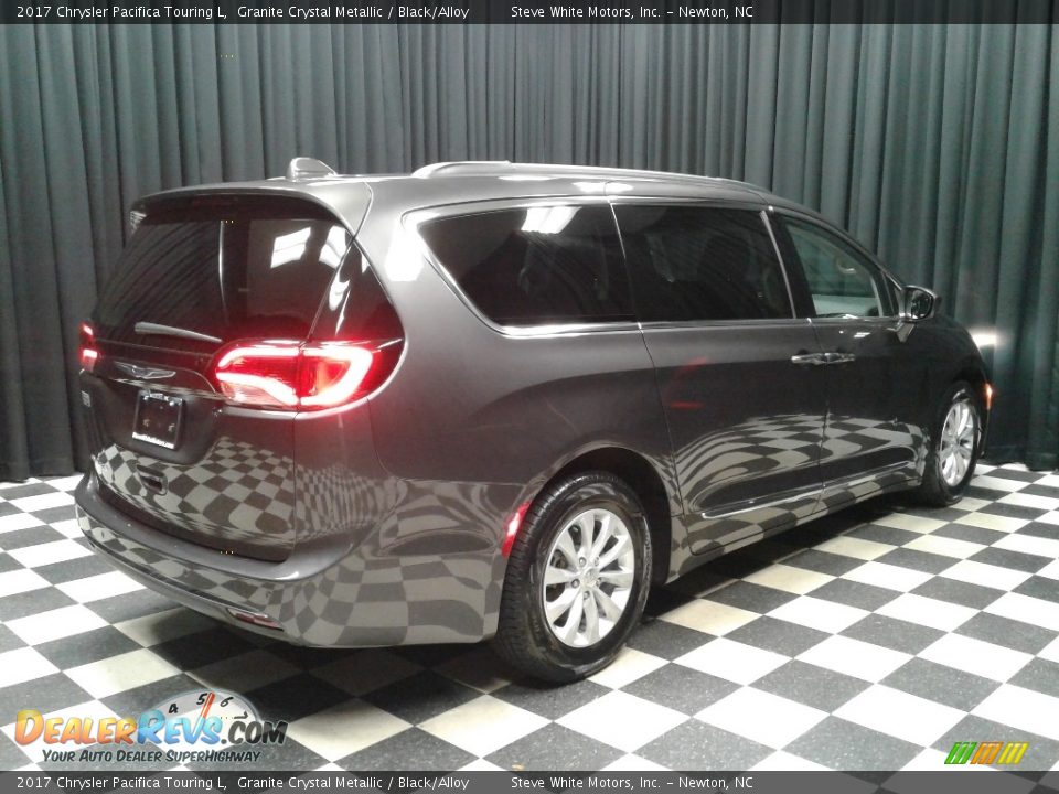 2017 Chrysler Pacifica Touring L Granite Crystal Metallic / Black/Alloy Photo #6