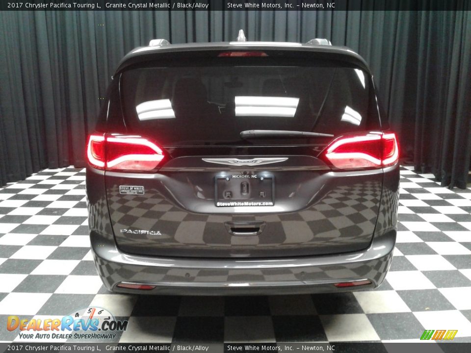 2017 Chrysler Pacifica Touring L Granite Crystal Metallic / Black/Alloy Photo #7