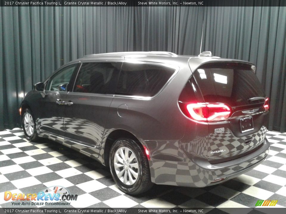 2017 Chrysler Pacifica Touring L Granite Crystal Metallic / Black/Alloy Photo #8