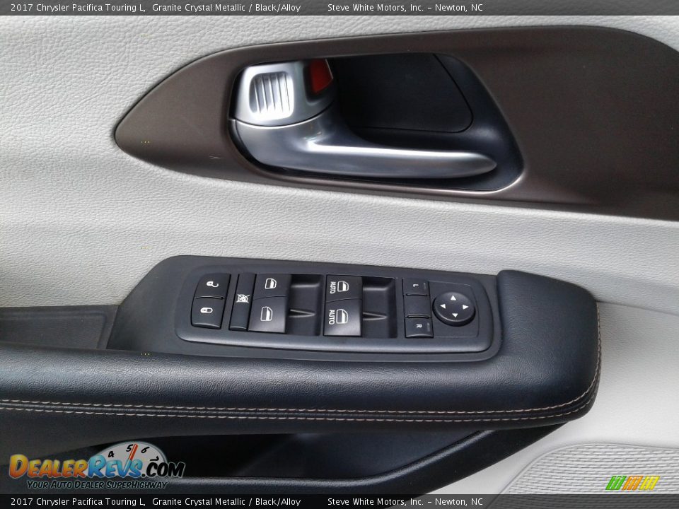 2017 Chrysler Pacifica Touring L Granite Crystal Metallic / Black/Alloy Photo #9