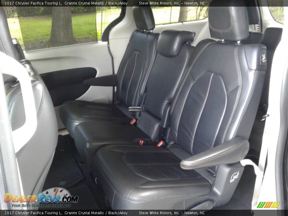 2017 Chrysler Pacifica Touring L Granite Crystal Metallic / Black/Alloy Photo #11