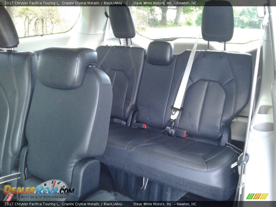 2017 Chrysler Pacifica Touring L Granite Crystal Metallic / Black/Alloy Photo #12