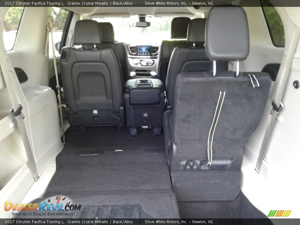 2017 Chrysler Pacifica Touring L Granite Crystal Metallic / Black/Alloy Photo #14