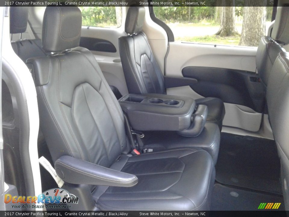 2017 Chrysler Pacifica Touring L Granite Crystal Metallic / Black/Alloy Photo #16
