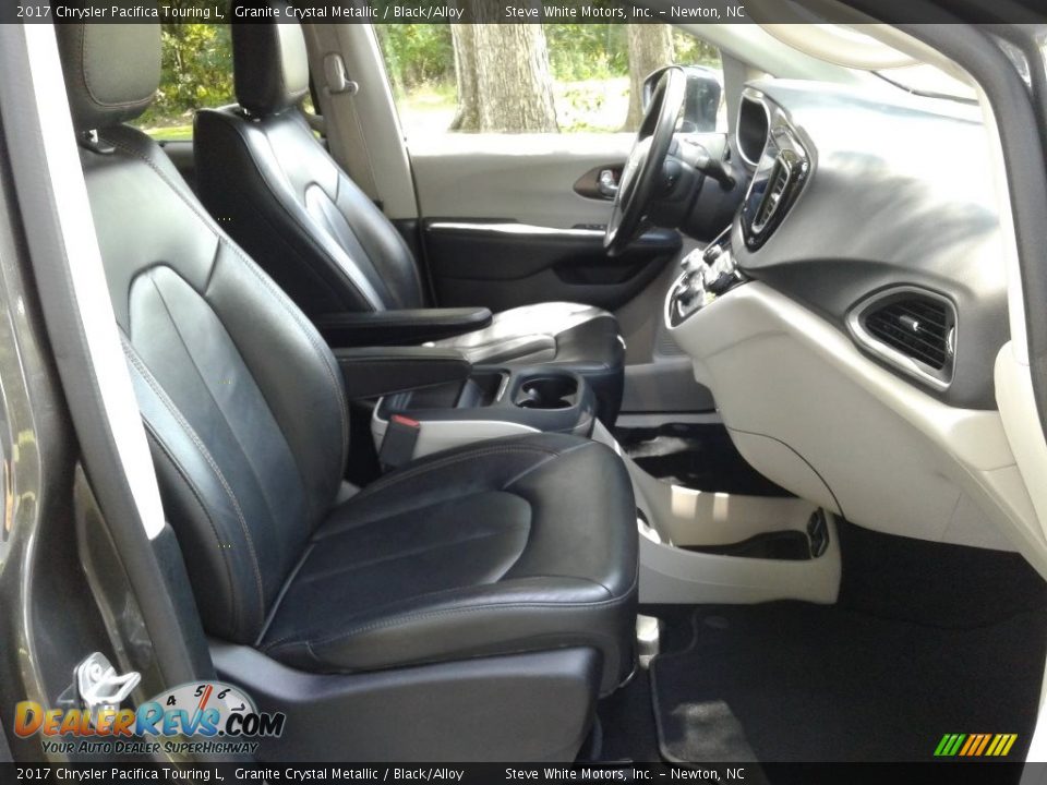 2017 Chrysler Pacifica Touring L Granite Crystal Metallic / Black/Alloy Photo #17
