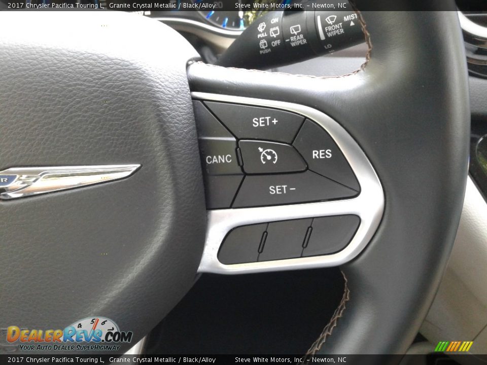 2017 Chrysler Pacifica Touring L Granite Crystal Metallic / Black/Alloy Photo #20