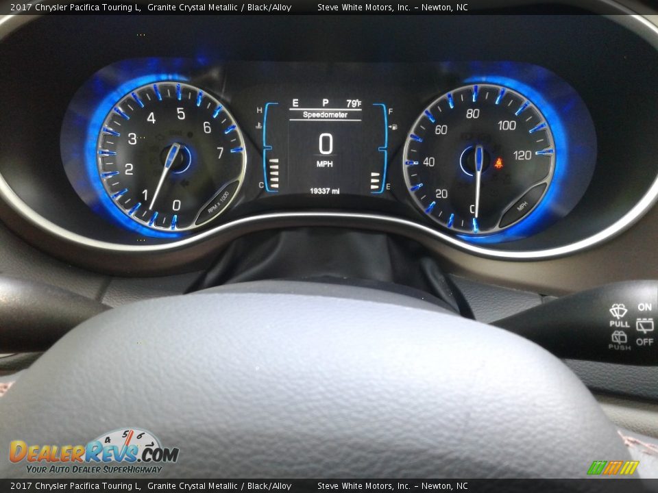 2017 Chrysler Pacifica Touring L Granite Crystal Metallic / Black/Alloy Photo #21