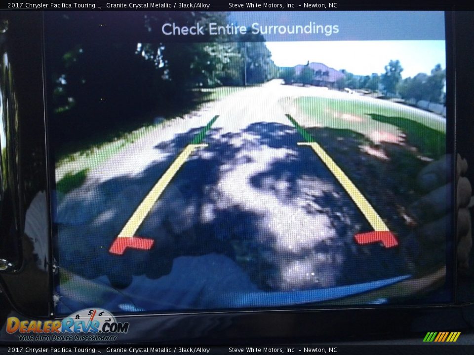 2017 Chrysler Pacifica Touring L Granite Crystal Metallic / Black/Alloy Photo #24