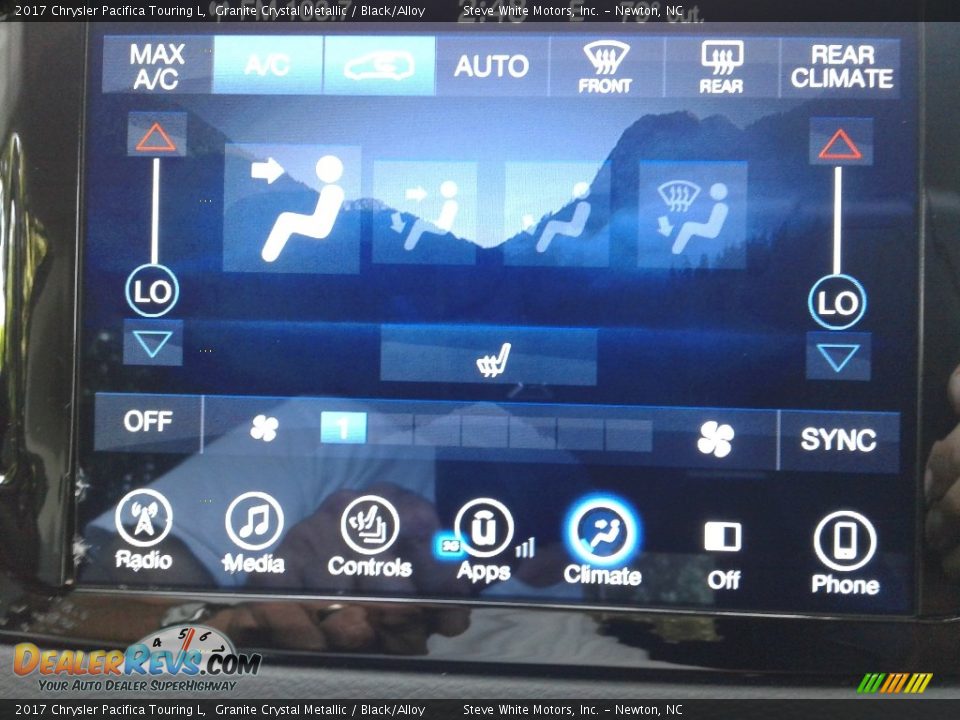 2017 Chrysler Pacifica Touring L Granite Crystal Metallic / Black/Alloy Photo #26