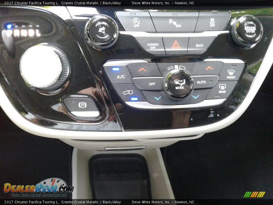 2017 Chrysler Pacifica Touring L Granite Crystal Metallic / Black/Alloy Photo #29